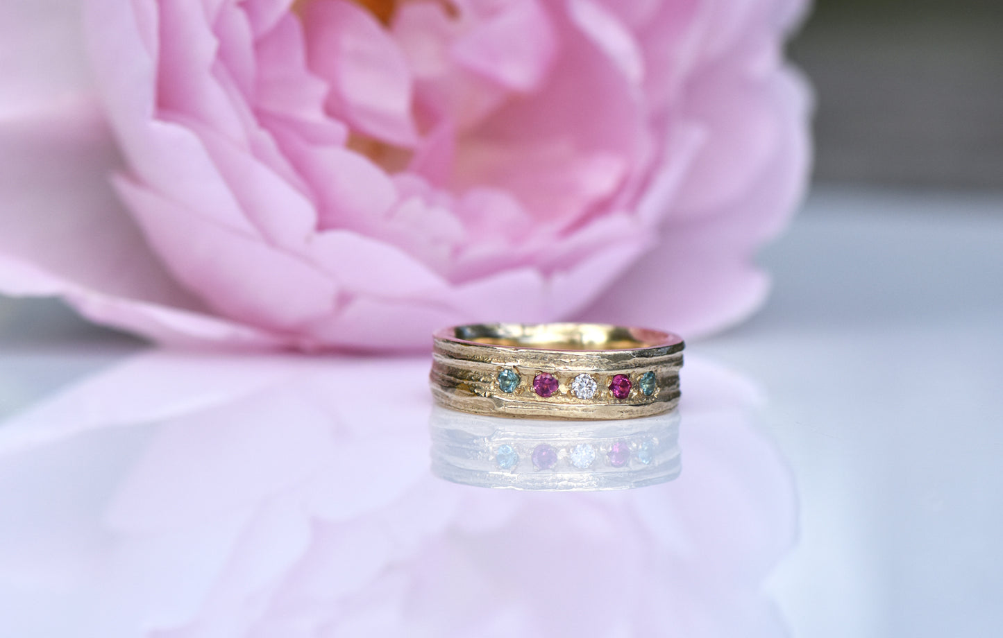 9ct Gold 5 Stone Sapphire Spring Oak Band