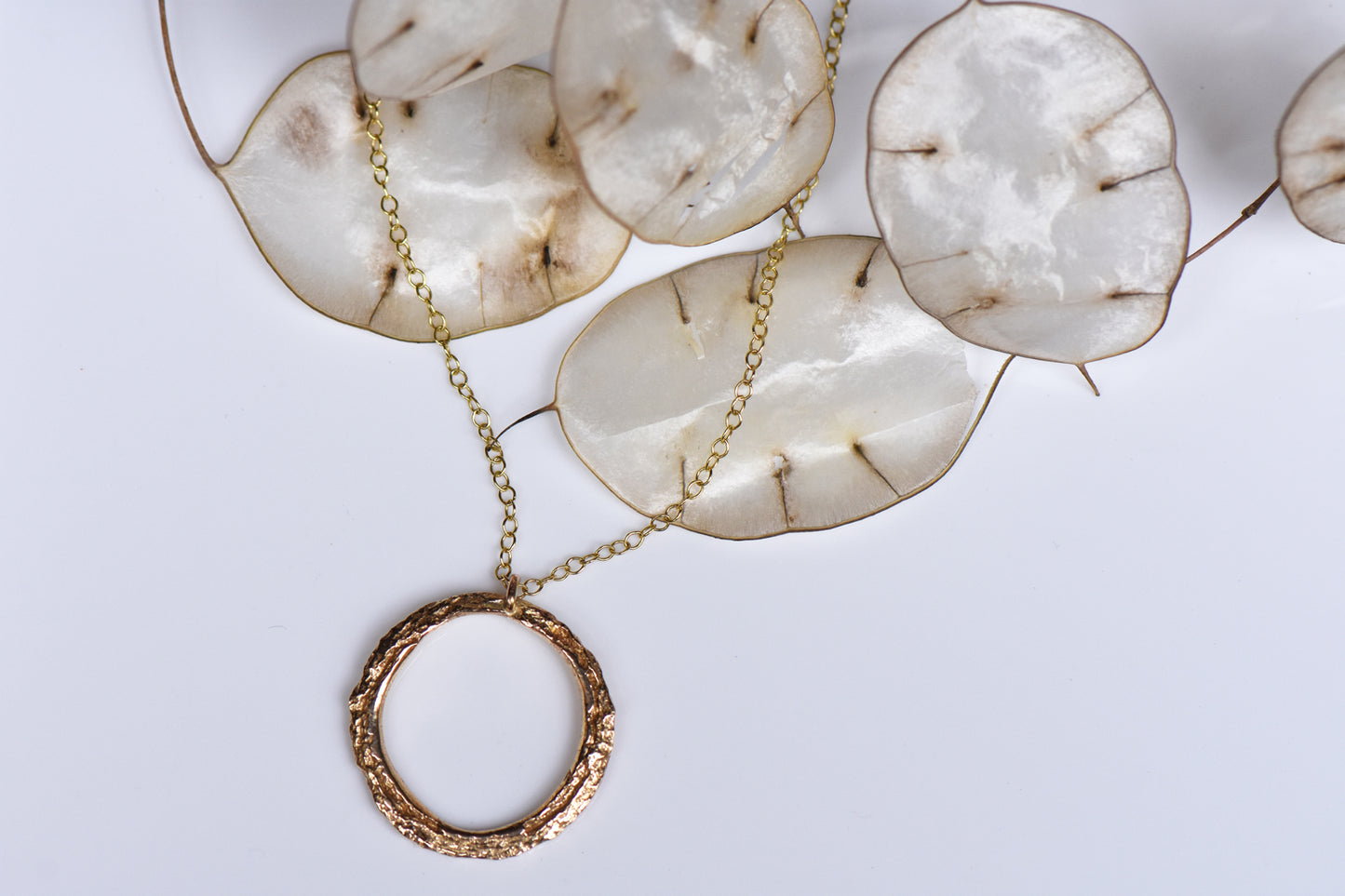 9ct Gold Skinny London Plane Oval Necklace