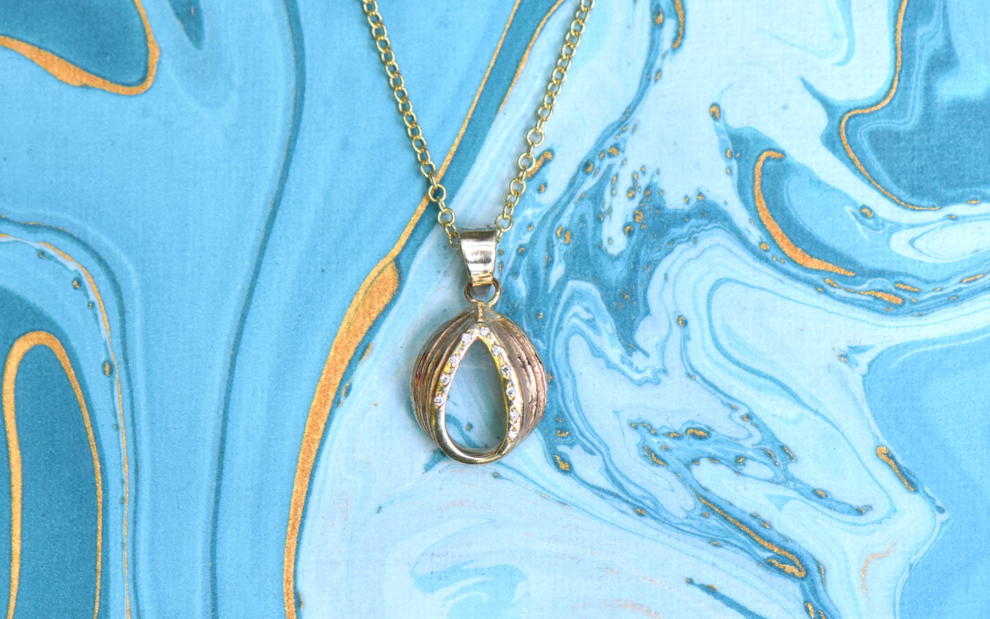 9ct Gold English Oak Diamond Pendant