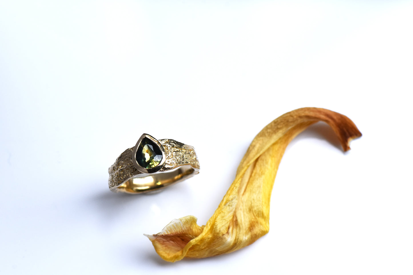 OOAK 14ct Gold and Green Montana Sapphire on wide London Plane Band