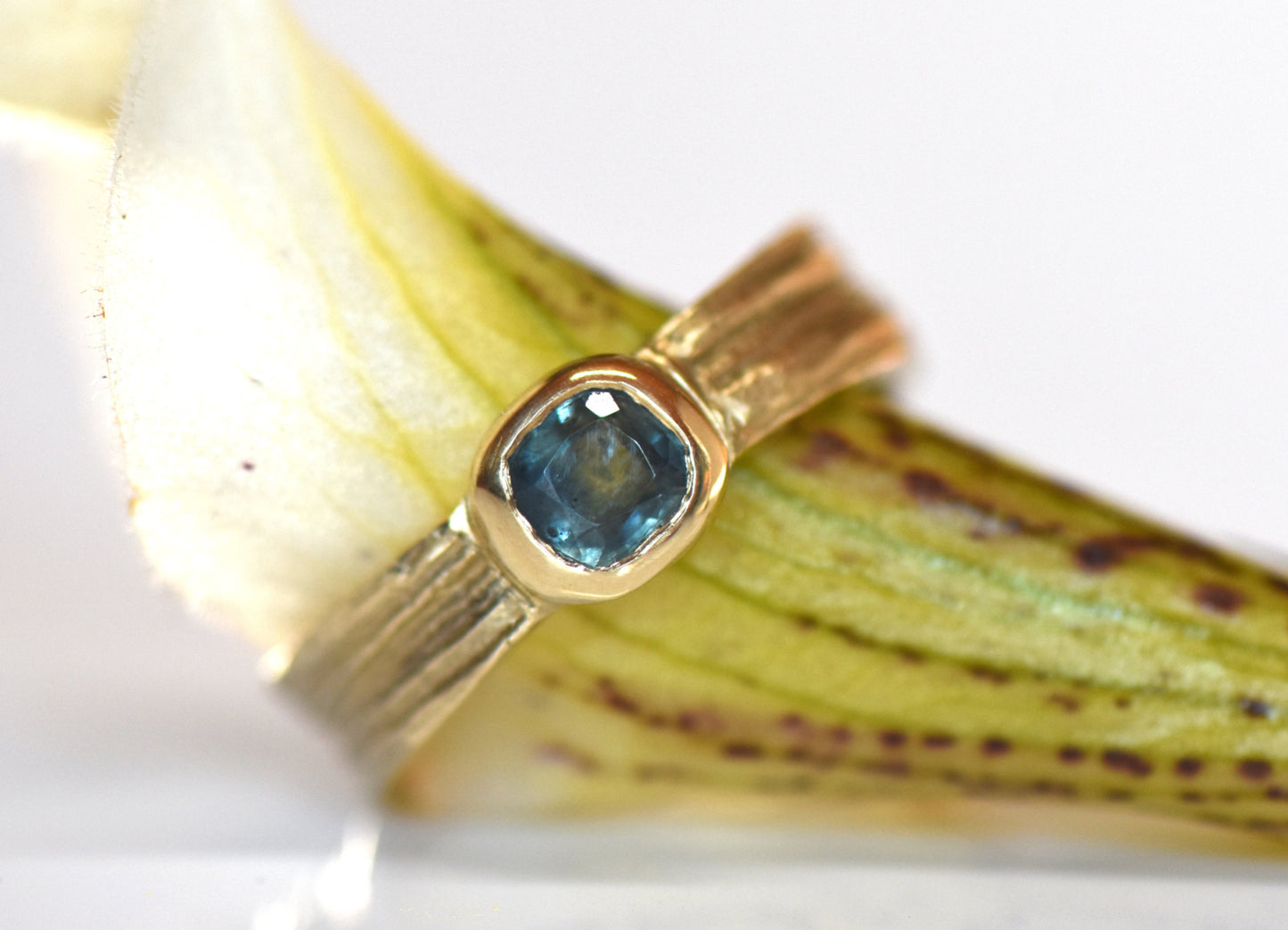 9ct Gold English Oak Ring with Sapphire