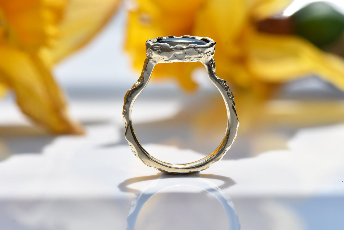 Hawthorn ring - 14ct gold with Montana sapphire