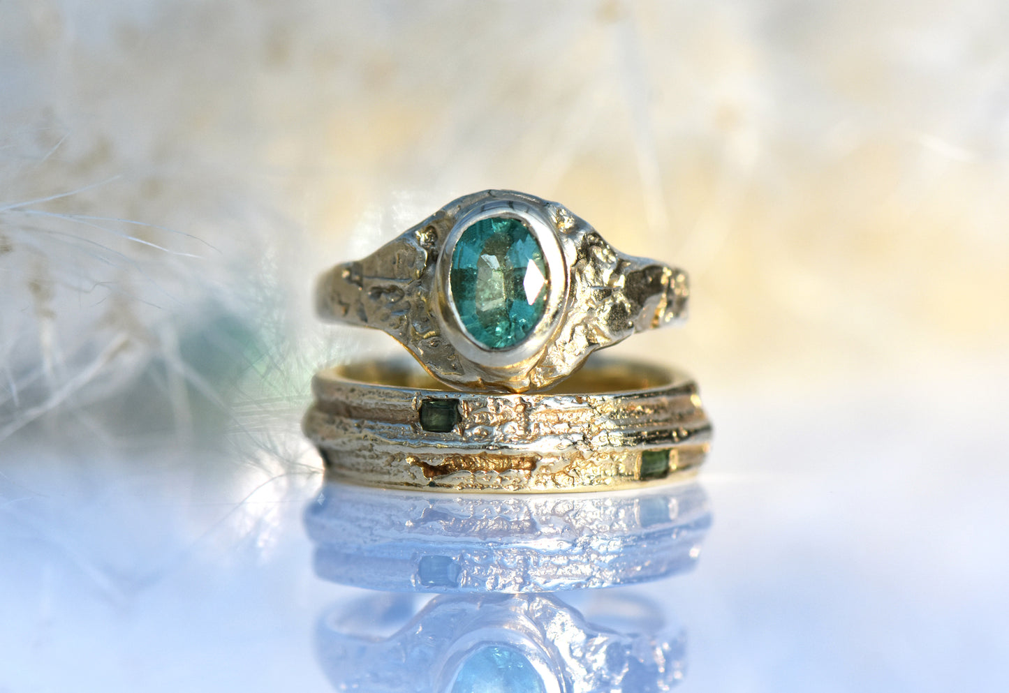 English Oak signet ring - 9ct gold and emerald