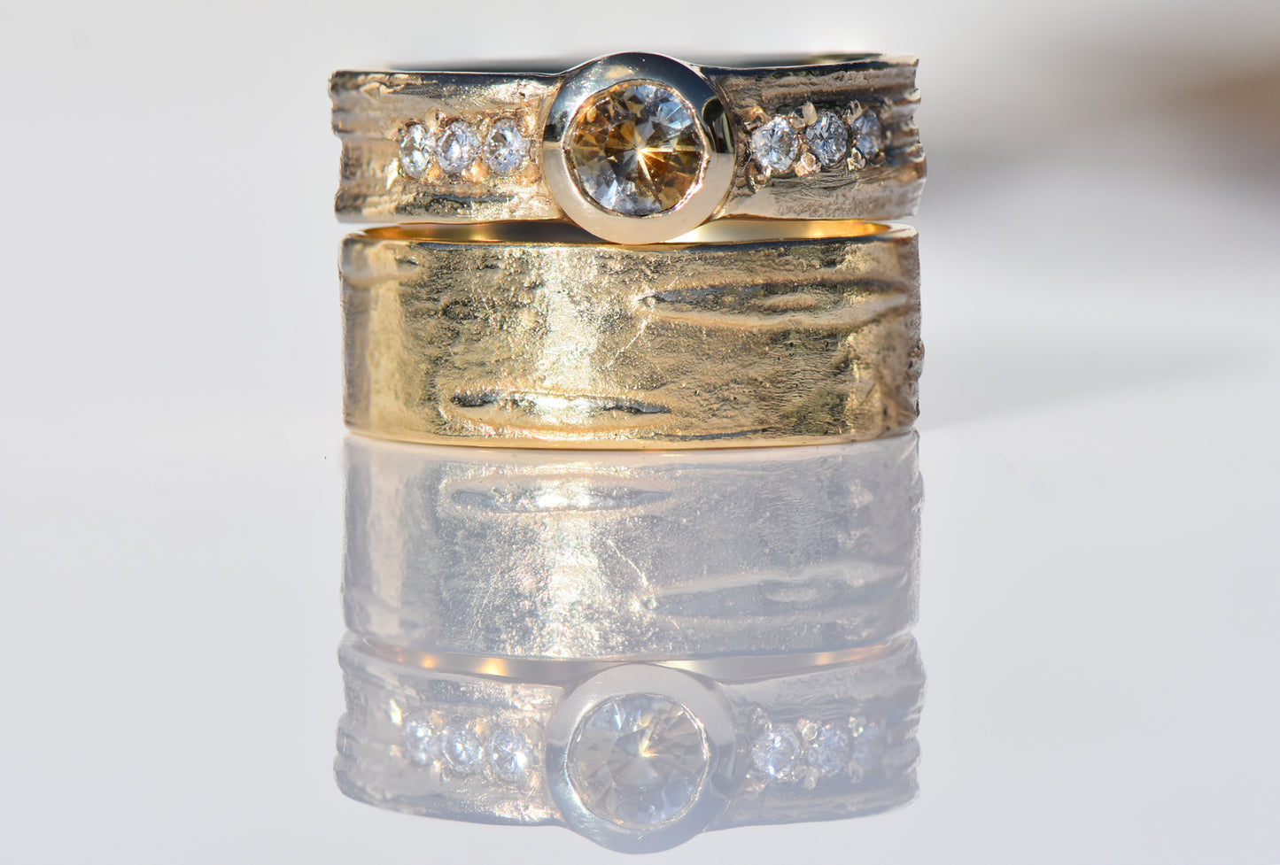 English Oak ring - 9ct gold, sapphire and diamonds