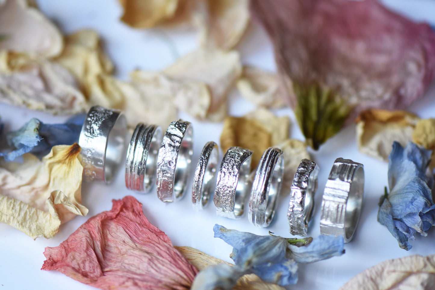 Wide Lined Oak Ring in Silver