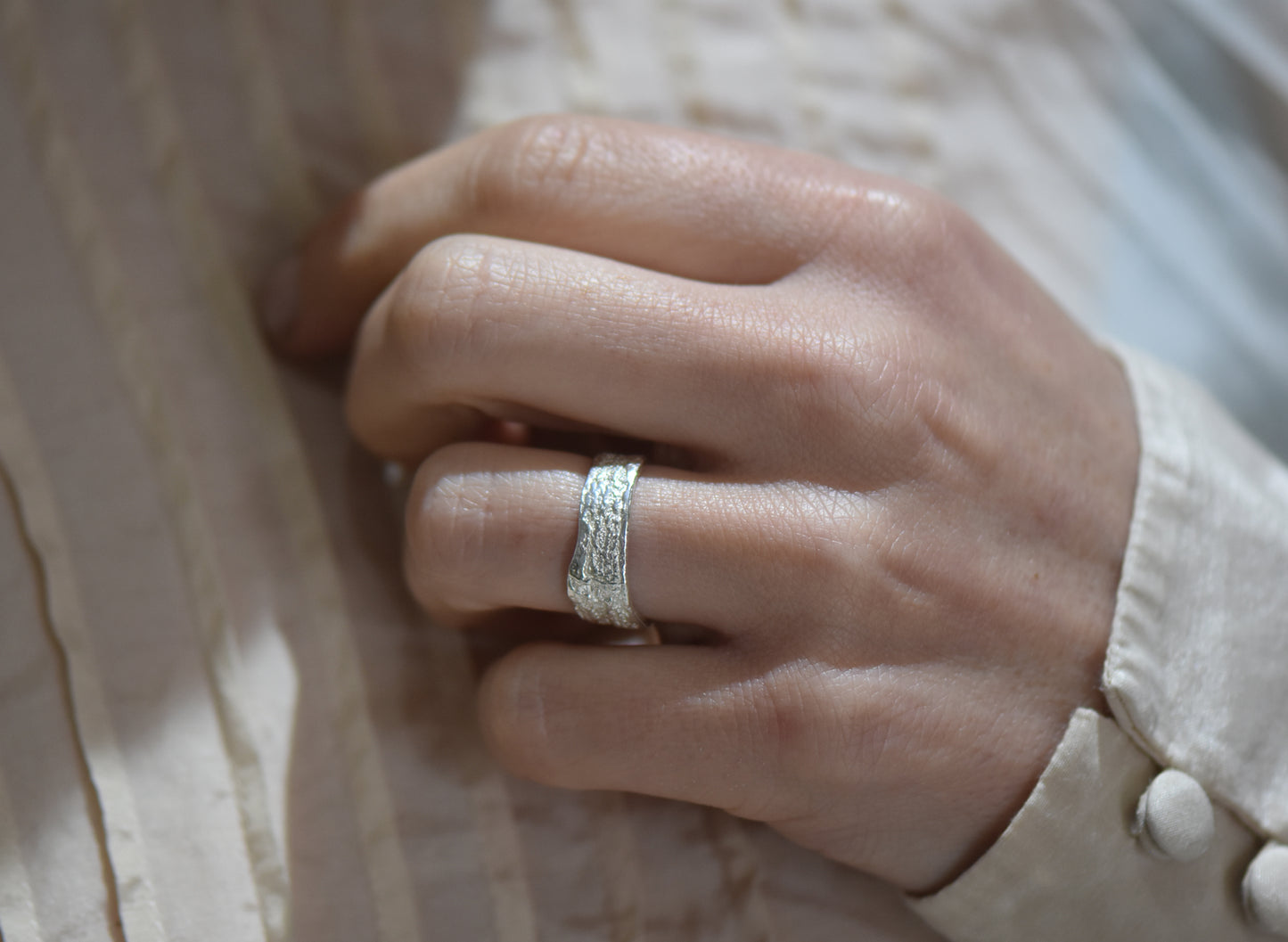 Wide London Plane Ring in Silver