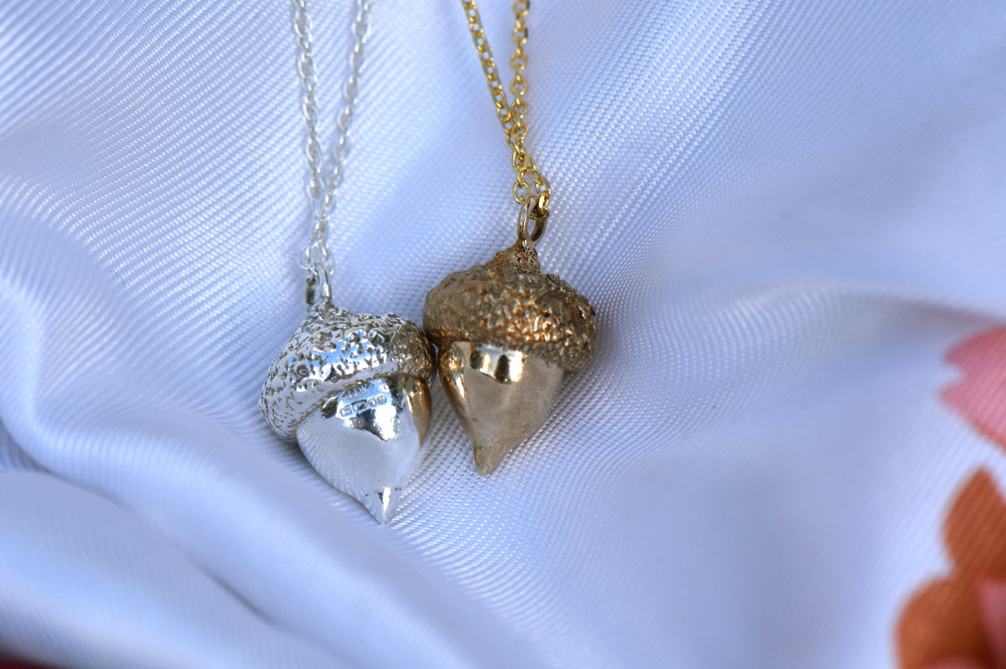 Acorn necklace - bronze