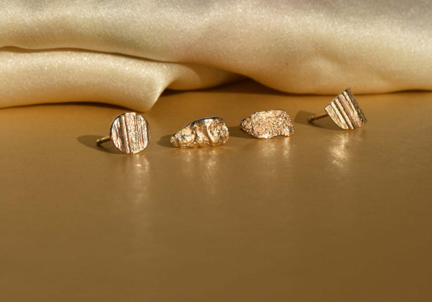 Round Oak Studs in 9ct Gold