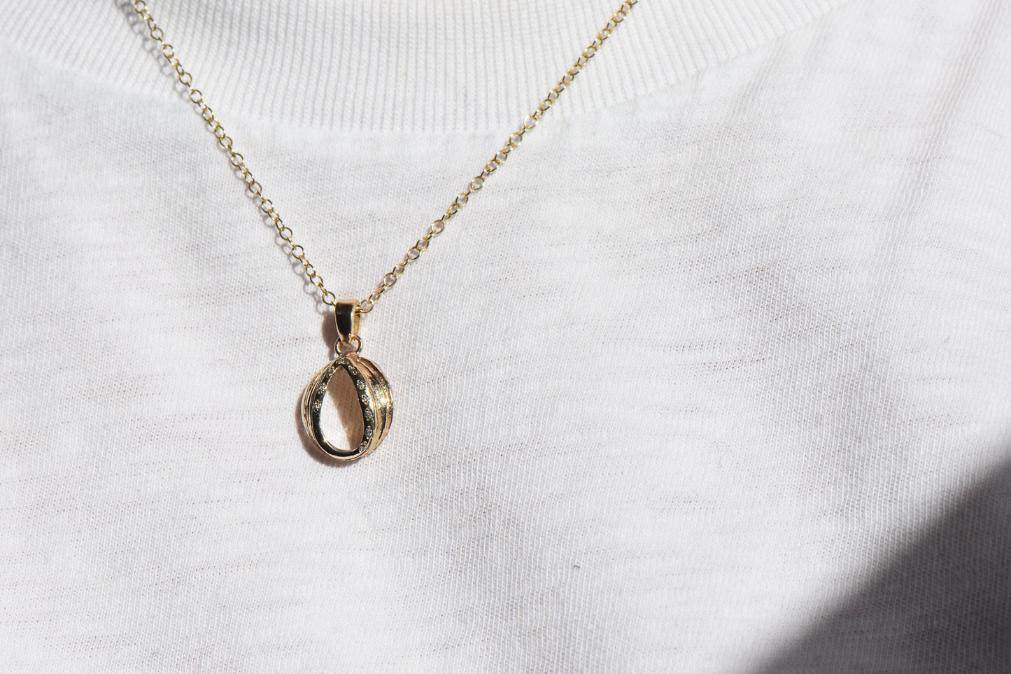 9ct Gold English Oak Diamond Pendant