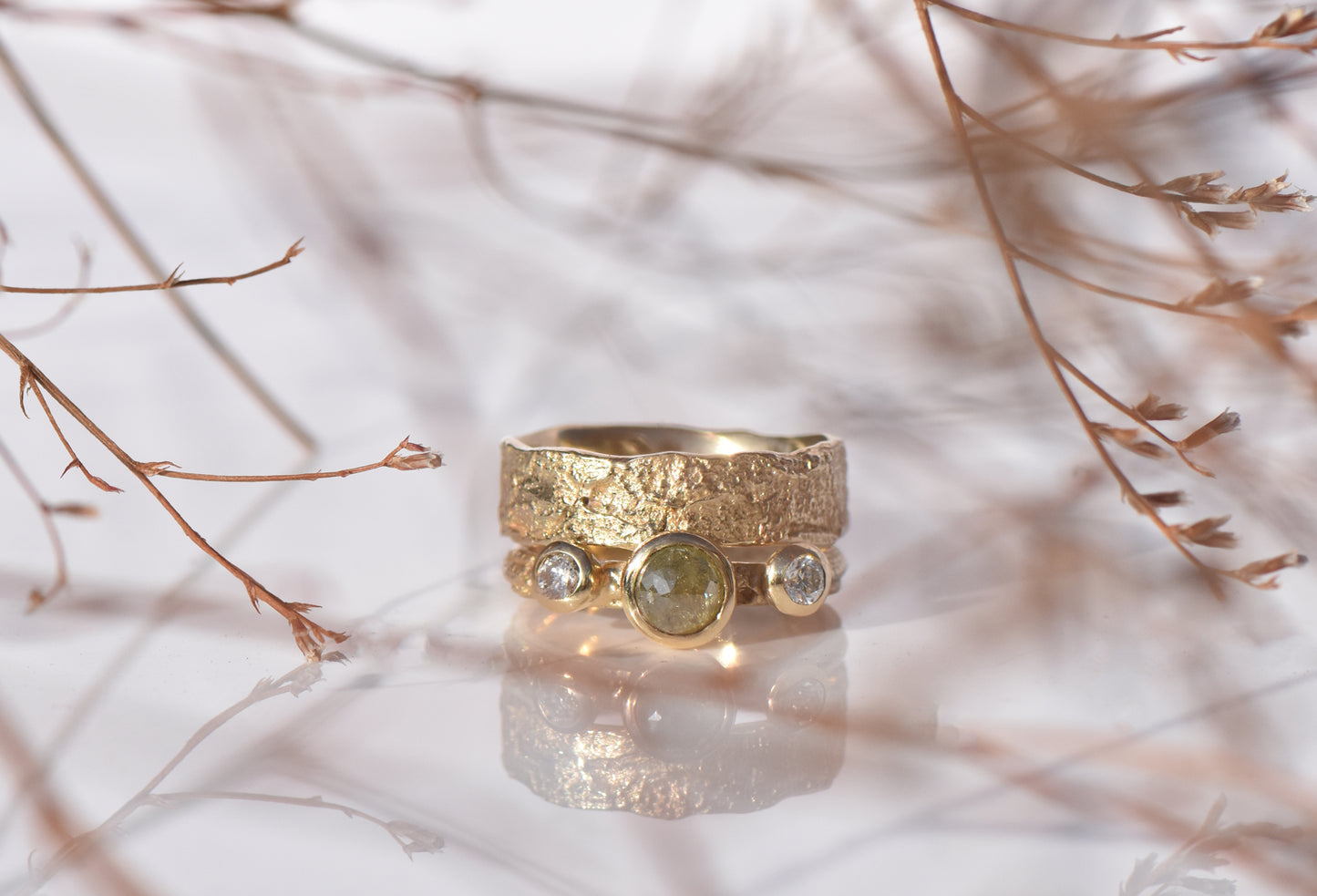 Skinny Oak ring - 9ct gold and a trio of diamonds