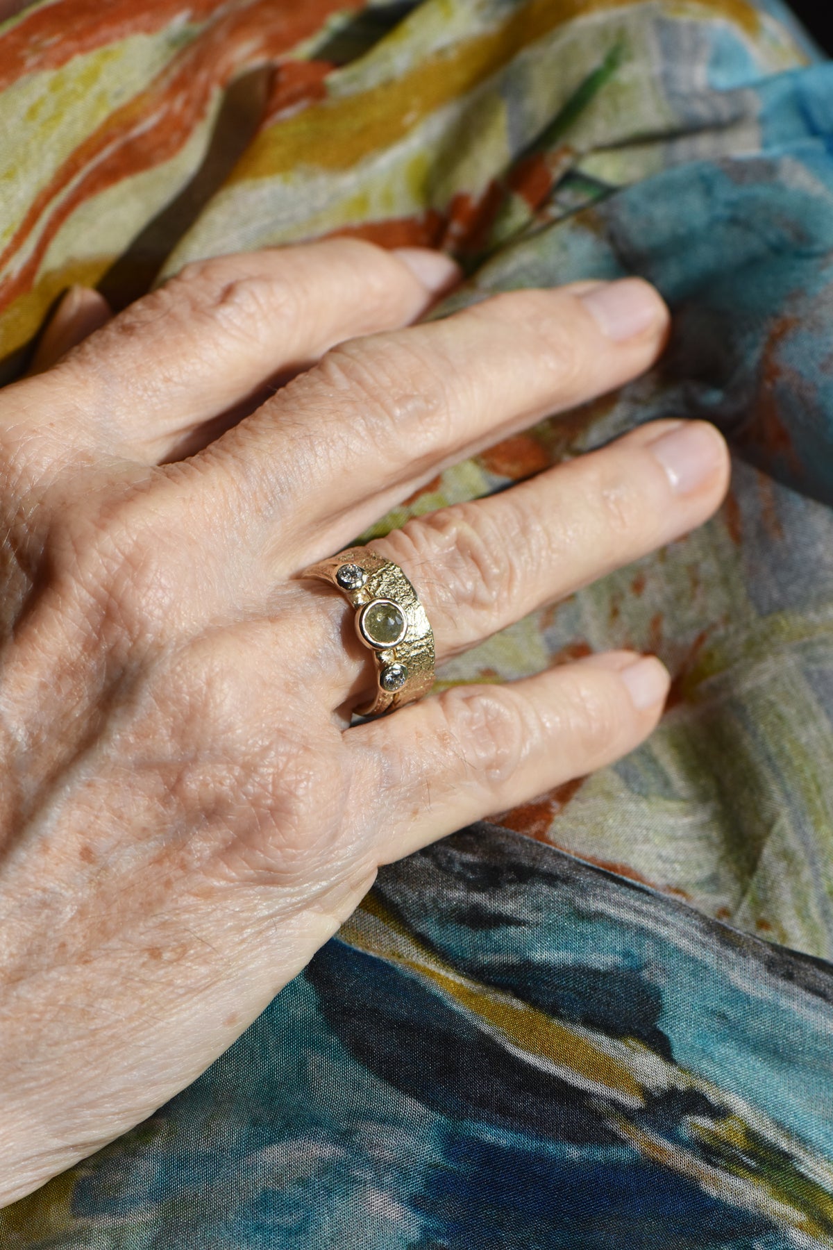 Skinny Oak ring - 9ct gold and a trio of diamonds
