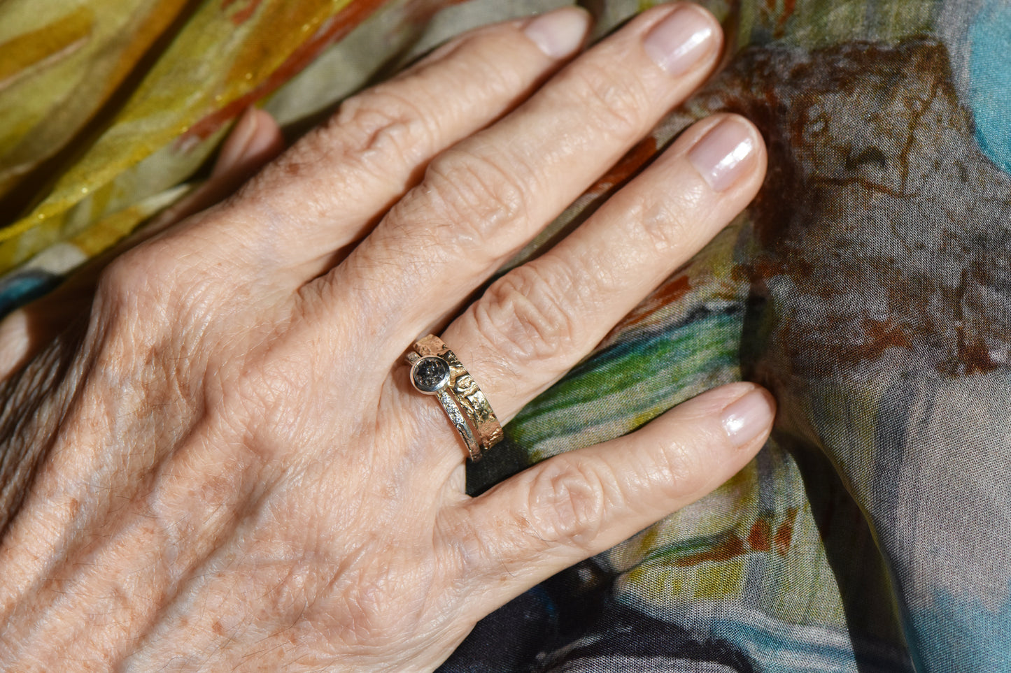 Skinny Oak ring - 9ct gold and salt and pepper diamond