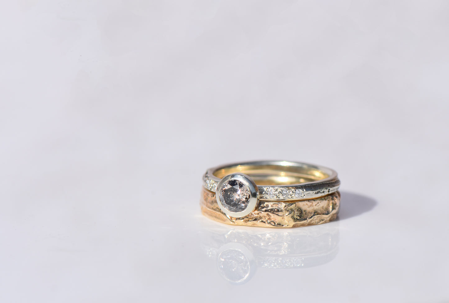 Skinny Oak ring - 9ct gold and salt and pepper diamond