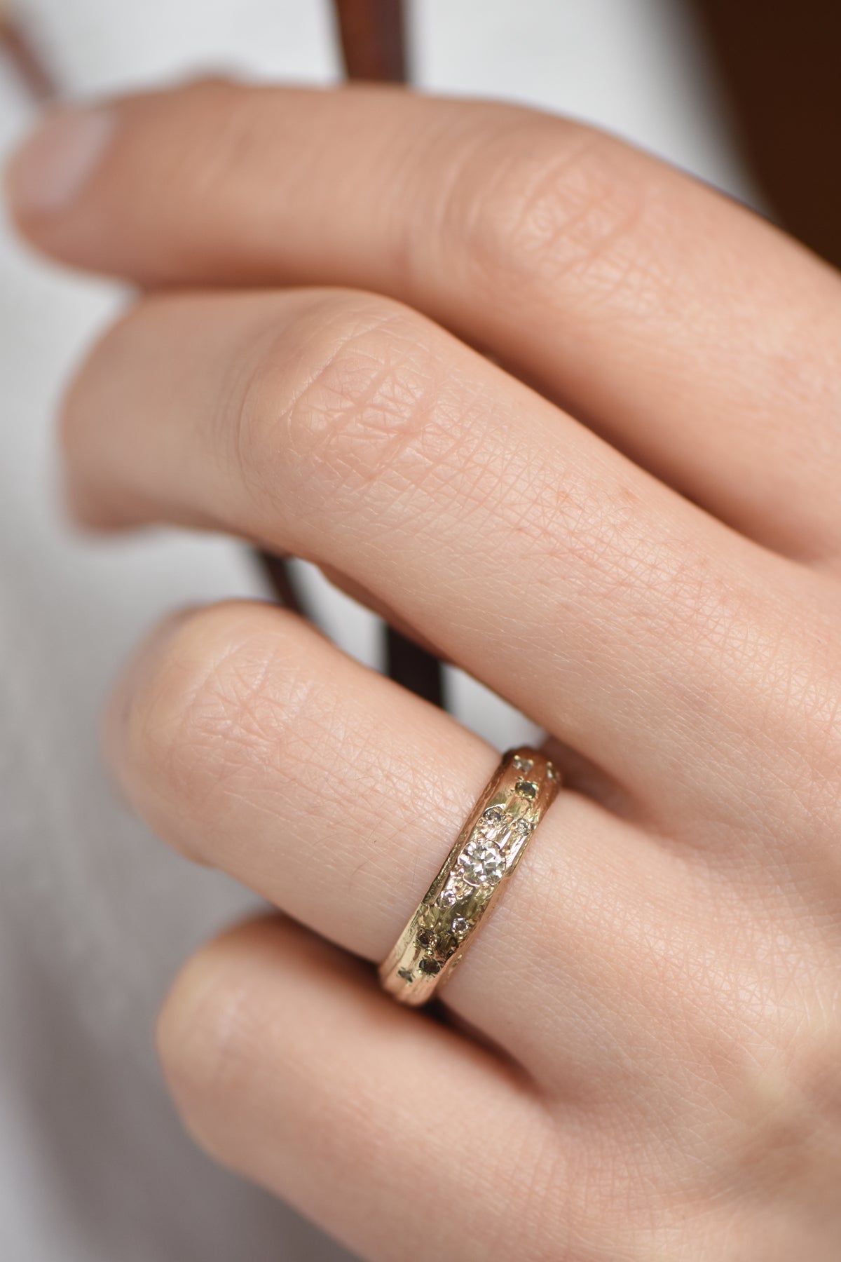 14ct Gold English Oak Scatter Band